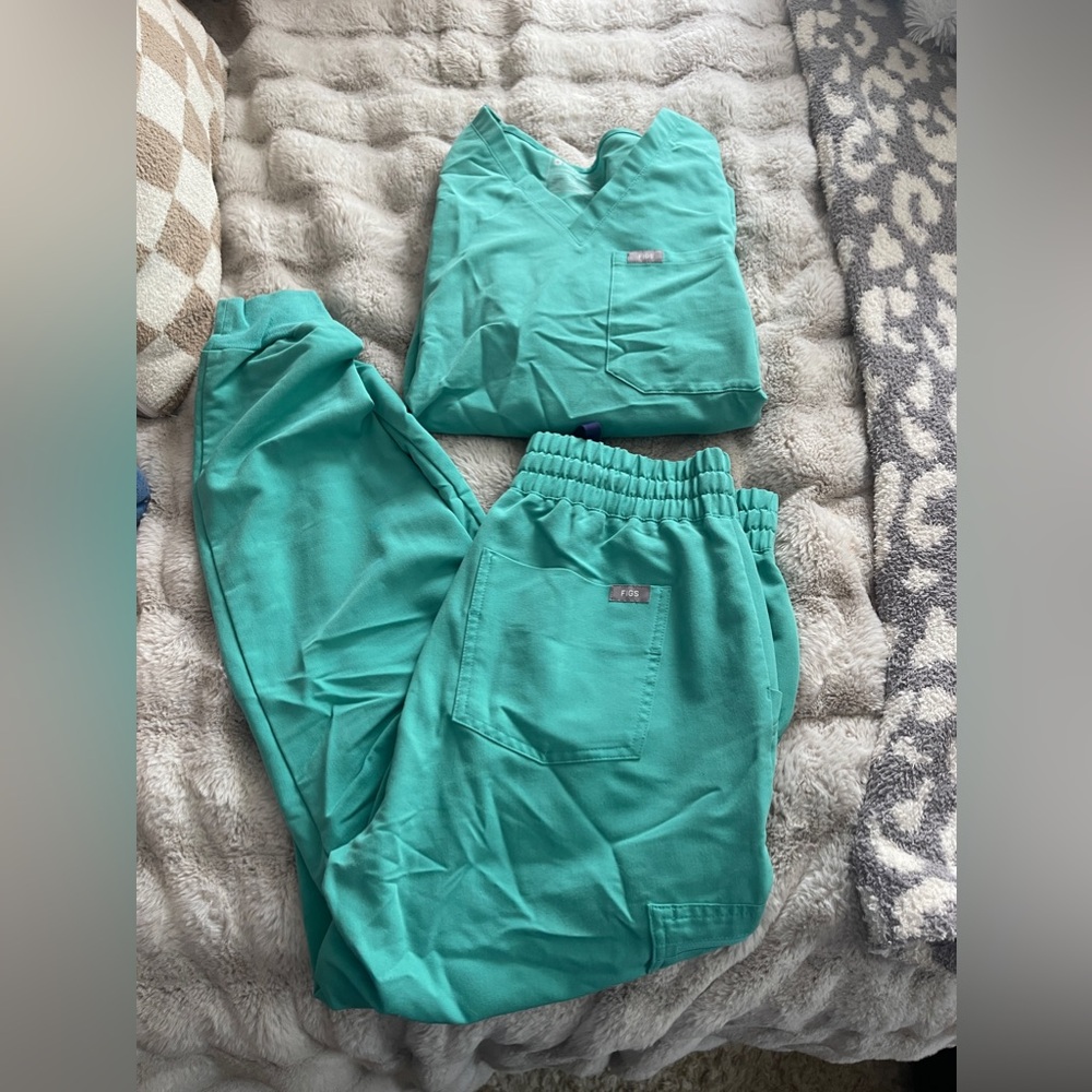 Figs Women's Teal Scrub Set